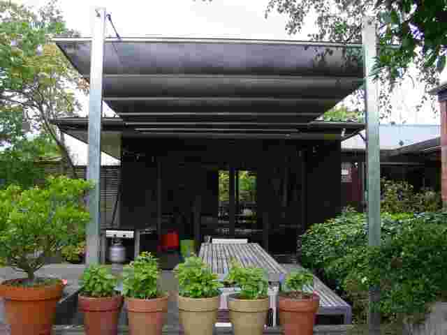 Retractable Awnings - DSC00807 copy.JPG