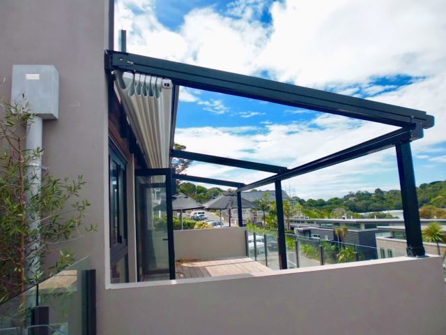 Retractable Roof - P1010055 copy.jpg